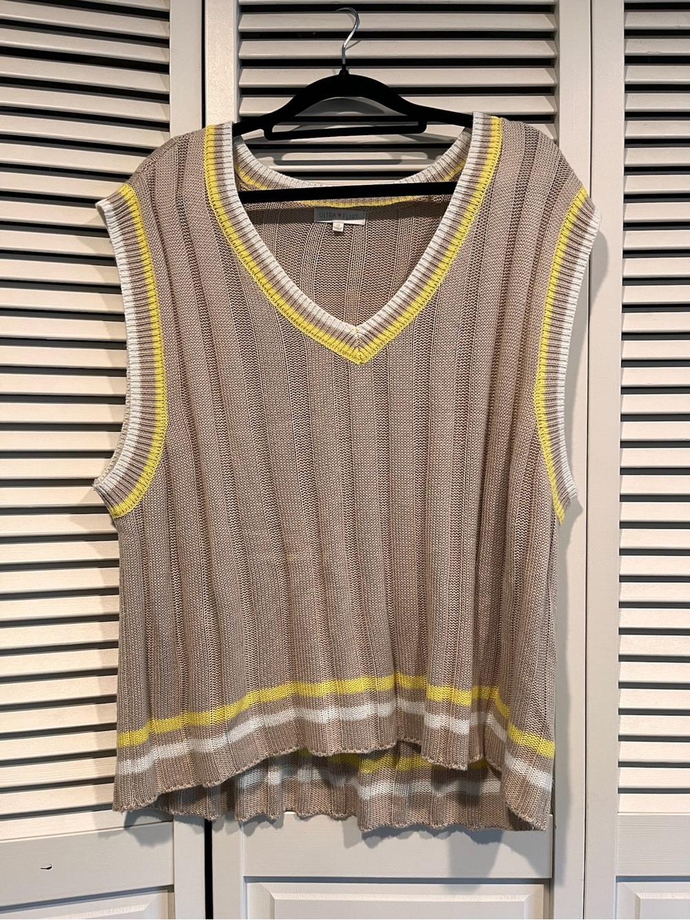 Ultra Flirt Beige Knit Sleeveless Sweater Vest with Yellow & White Trim